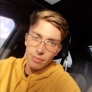 Meet your Posher, Cory